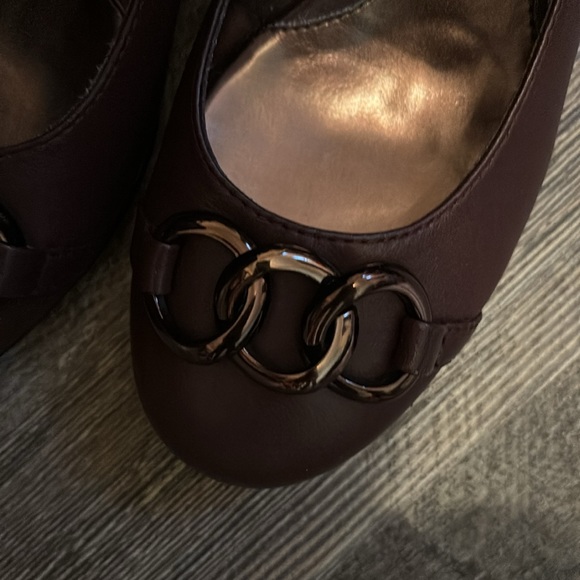 Brown sofft with chain detail new ladies shoe - Picture 3 of 9